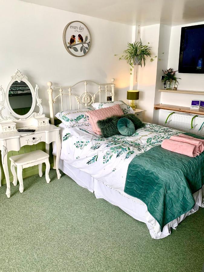 Barrs Court Beds Bed & Breakfast Warmley Exterior foto