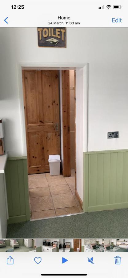 Barrs Court Beds Bed & Breakfast Warmley Exterior foto